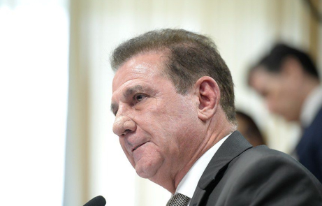 Caiado no PSD empareda Vanderlan e aponta em sinal fechado para a reeleição